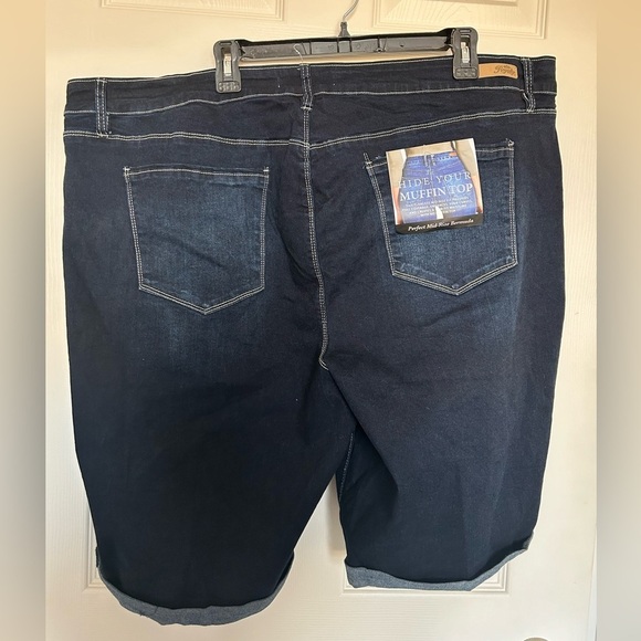 4/$20 Royalty for me plus midrise rolled cuff bermuda denim jean shorts- size 24 - Picture 9 of 9